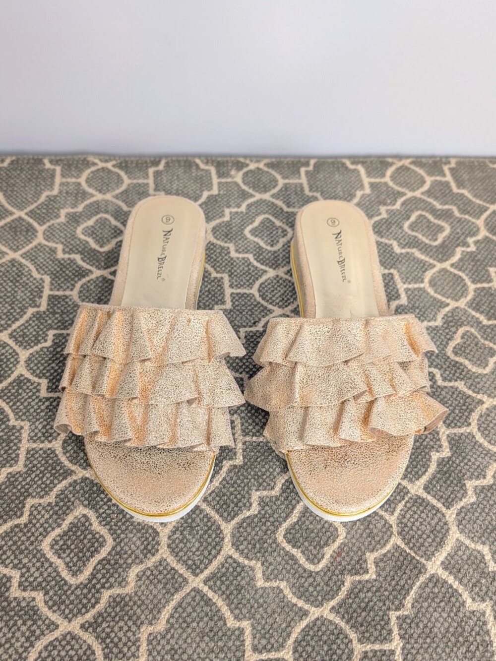 NATURE BREEZE Ruffle Gold Sandals Sz 9